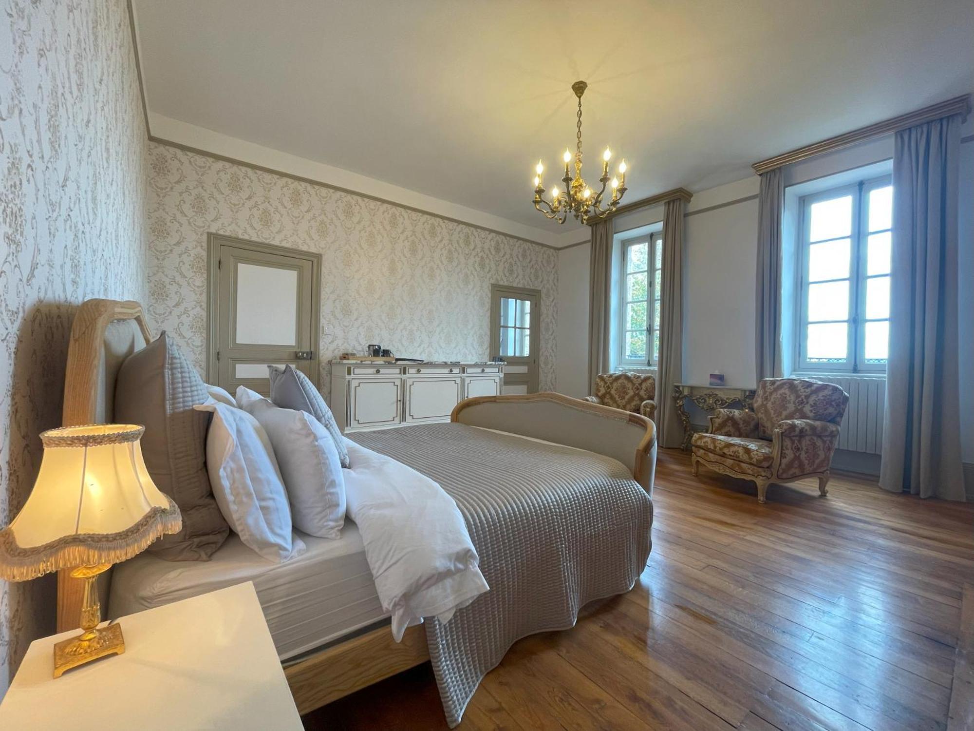 Chateau De Bruges Lapeyrouse ภายนอก รูปภาพ